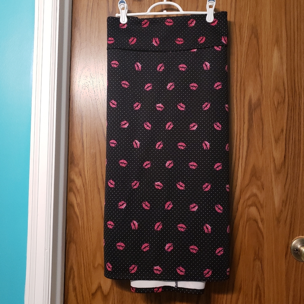 NWT Torrid Barbie Lip Print Pencil Skirt